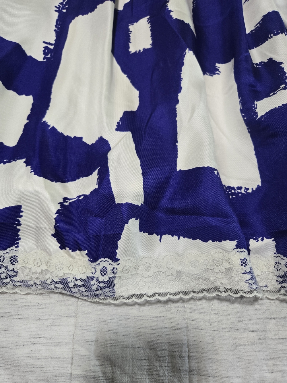 kate spade Blue and White Graphic 100% Silk Shell Pleated Skirt - Picture 3 of 13